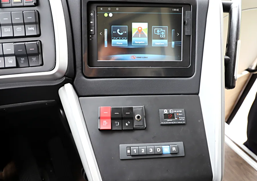 Pantalla táctil y selector de marchas King Long