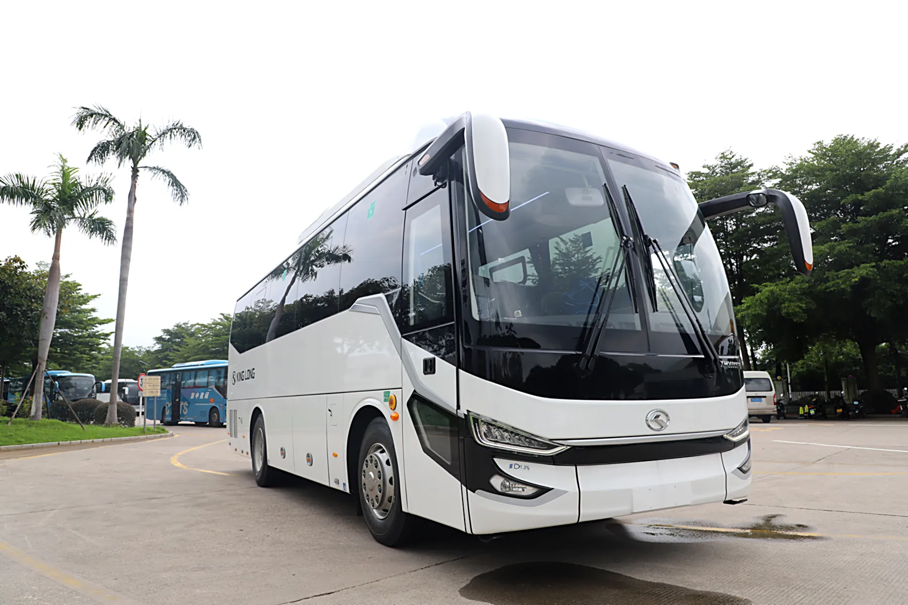 Bus King Long en explanada