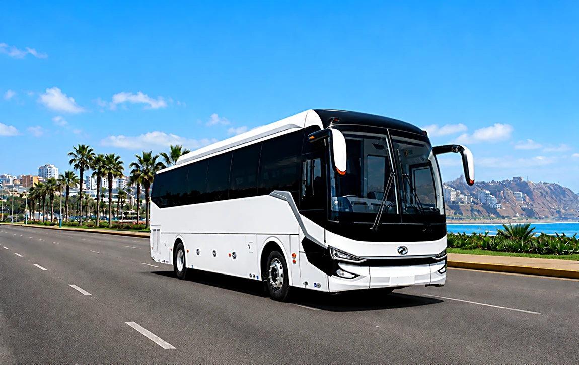 King Long XMQ6112Y de 11.2 metros, vista 3/4 frontal