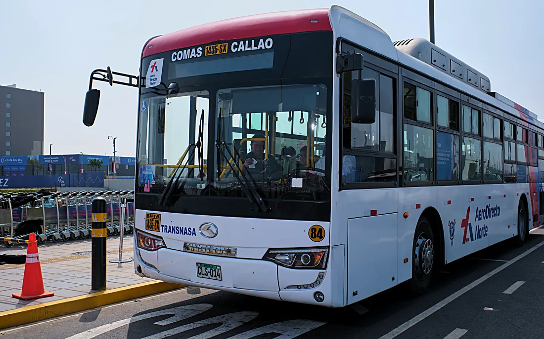 Bus urbano GNV King Long en Lima
